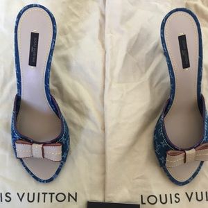 Louis Vuitton!!... grenadine monogram denim mule🤗